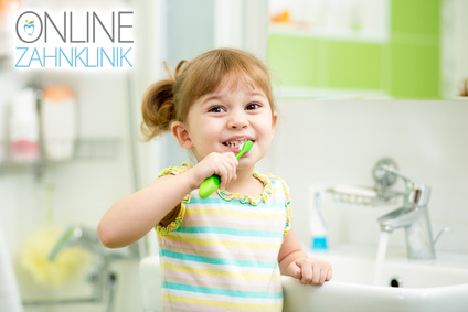 Wie putze ich meinem Kleinkind die Zähne? Tipps gibt Ihnen Ihre Online Zahnklinik